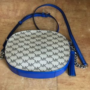Michael kors sling bag